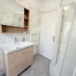 Central Place Close To The Beach Ac Air , Wi Fi, Parking