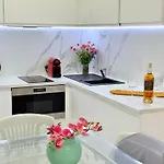 Place Close To The Ac Air , Wi Fi, Parking Apartment *