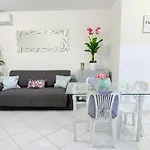 Central Place Close To The Beach Ac Air , Wi Fi, Parking