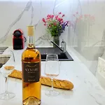 Central Place Close To The Beach Ac Air , Wi Fi, Parking