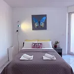 Apartment Place Close To The Ac Air , Wi Fi, Parking *