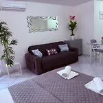 Place Close To The Ac Air , Wi Fi, Parking Apartment *