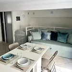 Cozy Apartement Near The Beach With With Aircon