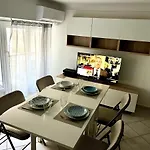 Cozy Apartement Near The Beach With With Aircon