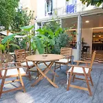 Auberge De Jeunesse Hi Nice Les Camelias