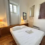 Apartment Riviera: Old Town Charm With Sea View Balcony