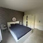 Nice Port , 2Br, 6 Guests, Walk To Beach And Old Town
