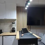 Apartment Lovely 1 Bedroom Vacation With Free Parking.
