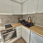 Lovely 1 Bedroom Vacation With Free Parking. * Nice
