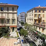 1 Bedroom Flat In The Street