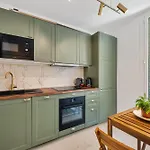 Chic 2-Room Apartment - Place Du Pin