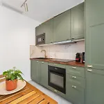 Chic 2-Room Apartment - Place Du Pin