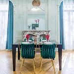 Monique-parking Free Apartment