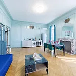 Monique-parking Free Apartment