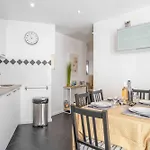 Modern And Elegant, Air-conditioned, Centre - Hdp2 Apartment *