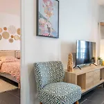 Modern And Elegant, Air-conditioned, Centre - Hdp2 Apartment *
