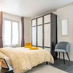 Modern And Elegant, Air-conditioned, Centre - Hdp2 Apartment