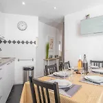 Apartment Modern And Elegant, Air-conditioned, Centre - Hdp2