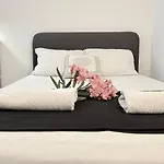 Central Place,1 Min To The Beach,