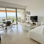Quiet Flat With View And Swimming Pool