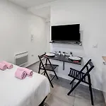 Centre Proche Tram & Port, Wifi Gratuit Apartment *