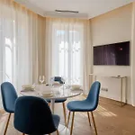 9 Alberti Centre 4*