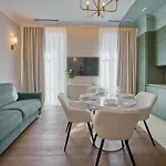 9 Alberti Centre Aparthotel 4*