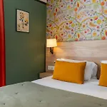 Hotel De France, Un Ammi