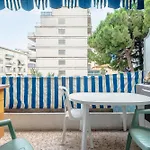 Big Apart 140M2 5Min Walk To Beach Sea &Promenade 3 Double Rooms,Big Living Room 42M2, 3 Showers,9 Beds, Free Parking