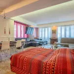 Big Apart 140M2 5Min Walk To Beach Sea &Promenade 3 Double Rooms,Big Living Room 42M2, 3 Showers,9 Beds, Free Parking