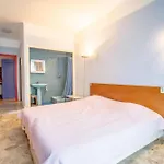 Big 140m2 5min Walk To Sea &promenade 3 Double Rooms,big Living 42m2, 3 Showers,9 Beds, Free Parking