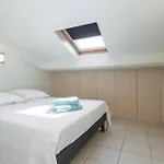 Port 3 - Spacious And Central W Ac On The Port
