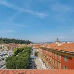 Port 2 - Spacious And Central W Ac On The Port