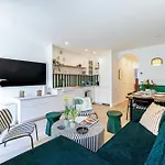 Apartment New! Remodeled & Spacious 4 Bedroom - 3 Bath - Heart Of - Ac In - With A Large Elevator *