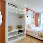 Apartment New! Remodeled & Spacious 4 Bedroom - 3 Bath - Heart Of - Ac In - With A Large Elevator *
