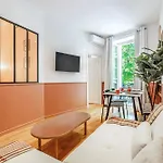 New! Remodeled In The Heart Of Nice, 3 Min, 2br, Ac, Elevator, Amazing Little Terrace, Location! *