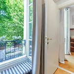 Apartment New! Remodeled In The Heart Of Nice, 3 Min, 2br, Ac, Elevator, Amazing Little Terrace, Location!