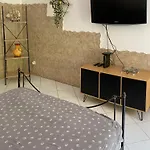 Holiday home Serenice - F2 Au Calme, Climatise, Wifi Et Parking Gratuit Nice