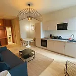 Central- Walk To Massena & Beach