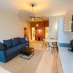 Central- Walk To Massena & Beach