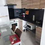 Deux Pieces Bien Situe Et Pratique * Nice