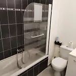 Deux Pieces Bien Situe Et Pratique