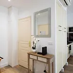 #28 1 Bdr Flat Ac Balcony Hper Central 10Mins To Beach & Old Town
