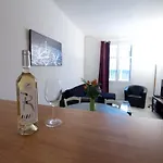 Beautiful Ac 2 Rooms Apartment Near Garibaldi Sleeps 5
