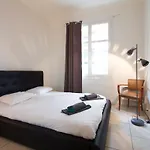 Beautiful Ac 2 Rooms Apartment Near Garibaldi Sleeps 5