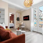 Renting - 35b Massena - Chic Cosy Calm Balcony Massena Pedestrian Heart *