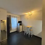 Cozy Studio Very Close To Train Station
