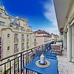 Nestor&jeeves - Victoria - Delux Center Apartment