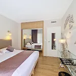 Nestor&jeeves - Victoria - Delux Center Apartment