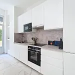 Nestor&jeeves - Oasis - Terrace In The Apartment *